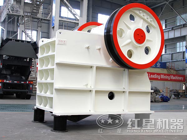 海泡石顎式破碎機(jī)設(shè)備實拍