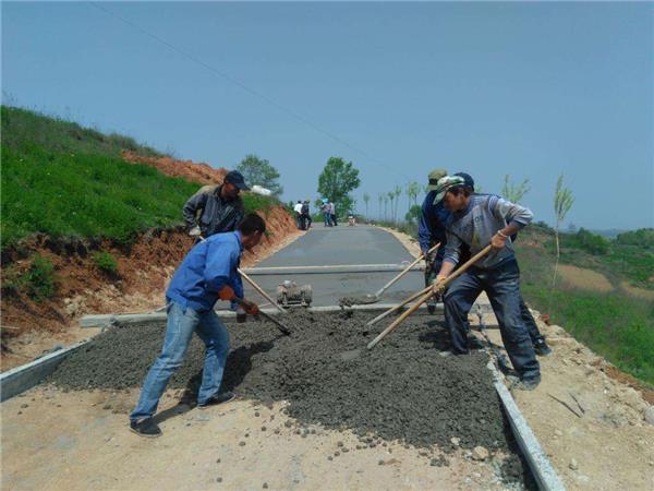 農(nóng)村公路修建現(xiàn)場