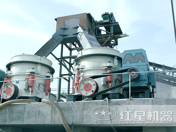 石英石液壓圓錐破碎機現(xiàn)場