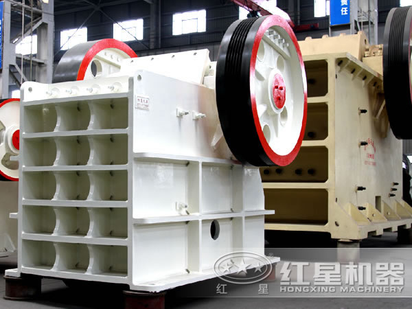 煤矸石顎式破碎機實拍
