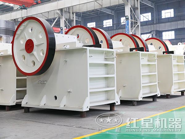 海泡石顎式破碎機(jī)設(shè)備實拍