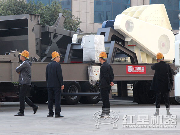 移動式建筑垃圾處理設備用戶參觀廠區(qū)實拍