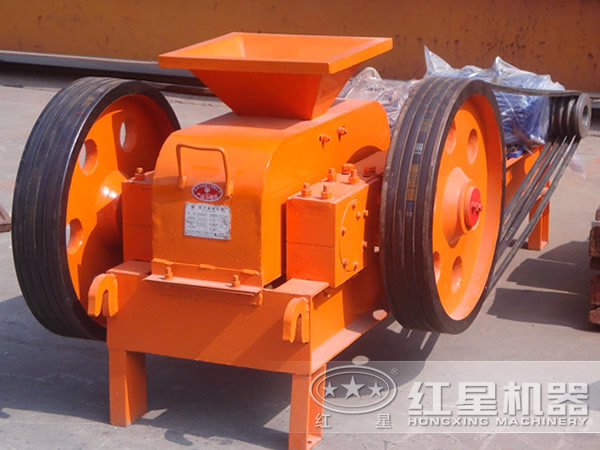 齒輥破碎機(jī)設(shè)備實(shí)拍