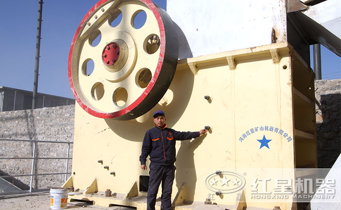 PE-750×1060顎式破碎機(jī)
