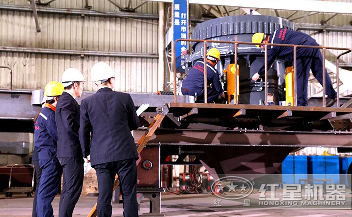 紅星車載式打砂機設(shè)備廠區(qū)一角