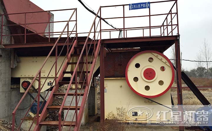 PE-500×750顎式破碎機工作現(xiàn)場