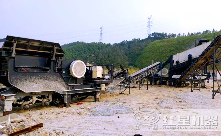流動石子破碎機(jī)工作現(xiàn)場