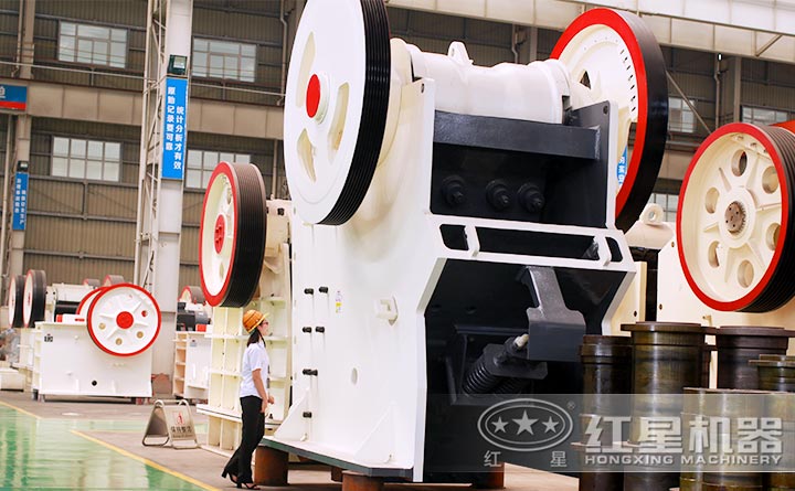 大型鄂式破碎機(jī)