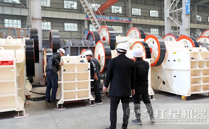 顎式破碎機(jī)廠區(qū)-用戶考察