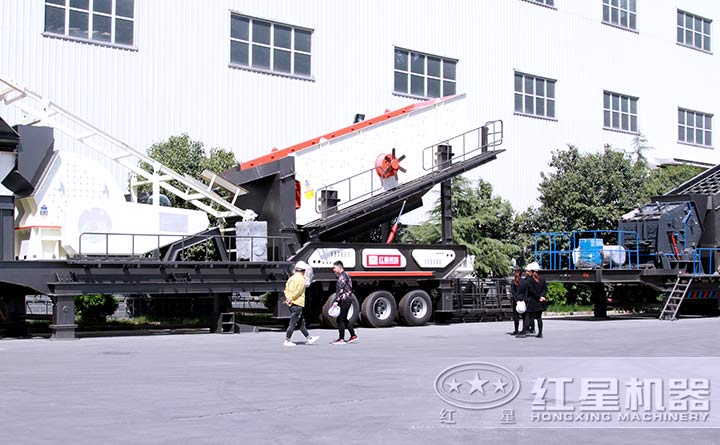移動(dòng)重錘式破碎機(jī)設(shè)備實(shí)拍