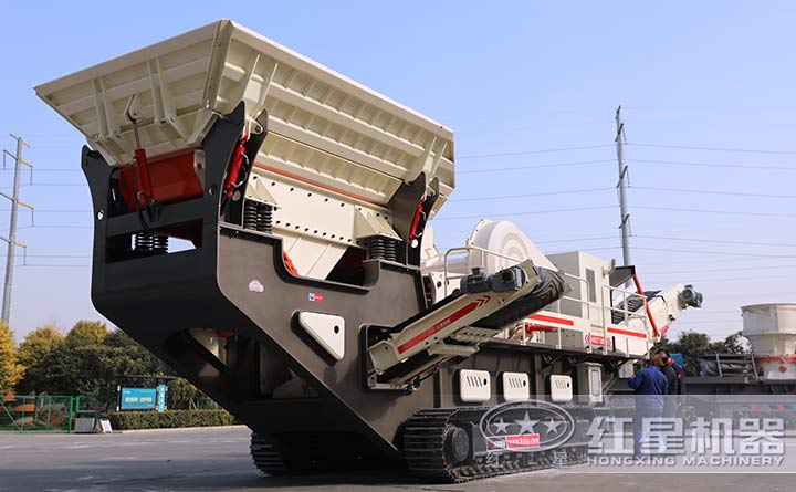 車載移動(dòng)式磕石機(jī)整車相當(dāng)于一條生產(chǎn)線