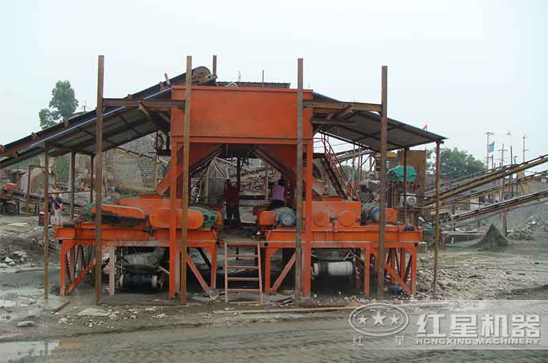 雙齒輥破碎機(jī)作業(yè)現(xiàn)場(chǎng)